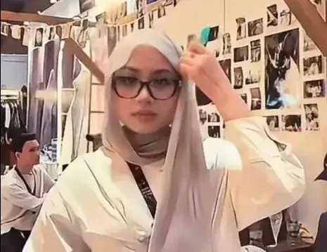 Viral 2025 Indonesia Abg Viral Gaun Itu Terlalu Lemah untuk Malam Ini Top Global Wiwik Viral Jilbab